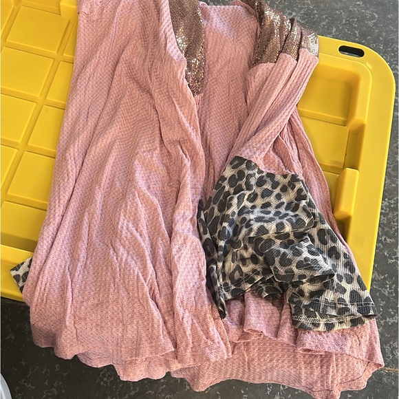 Waffle knit / cheetah top - Picture 2 of 2